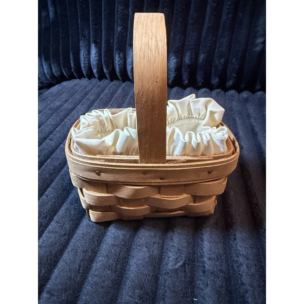 LONGABERGER 1988 Small Basket With Fabric Liner Excellent Condition 6